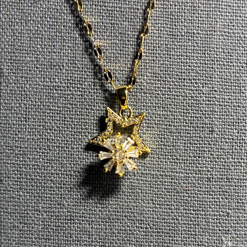 Spinner Gold Star Pendant Necklace